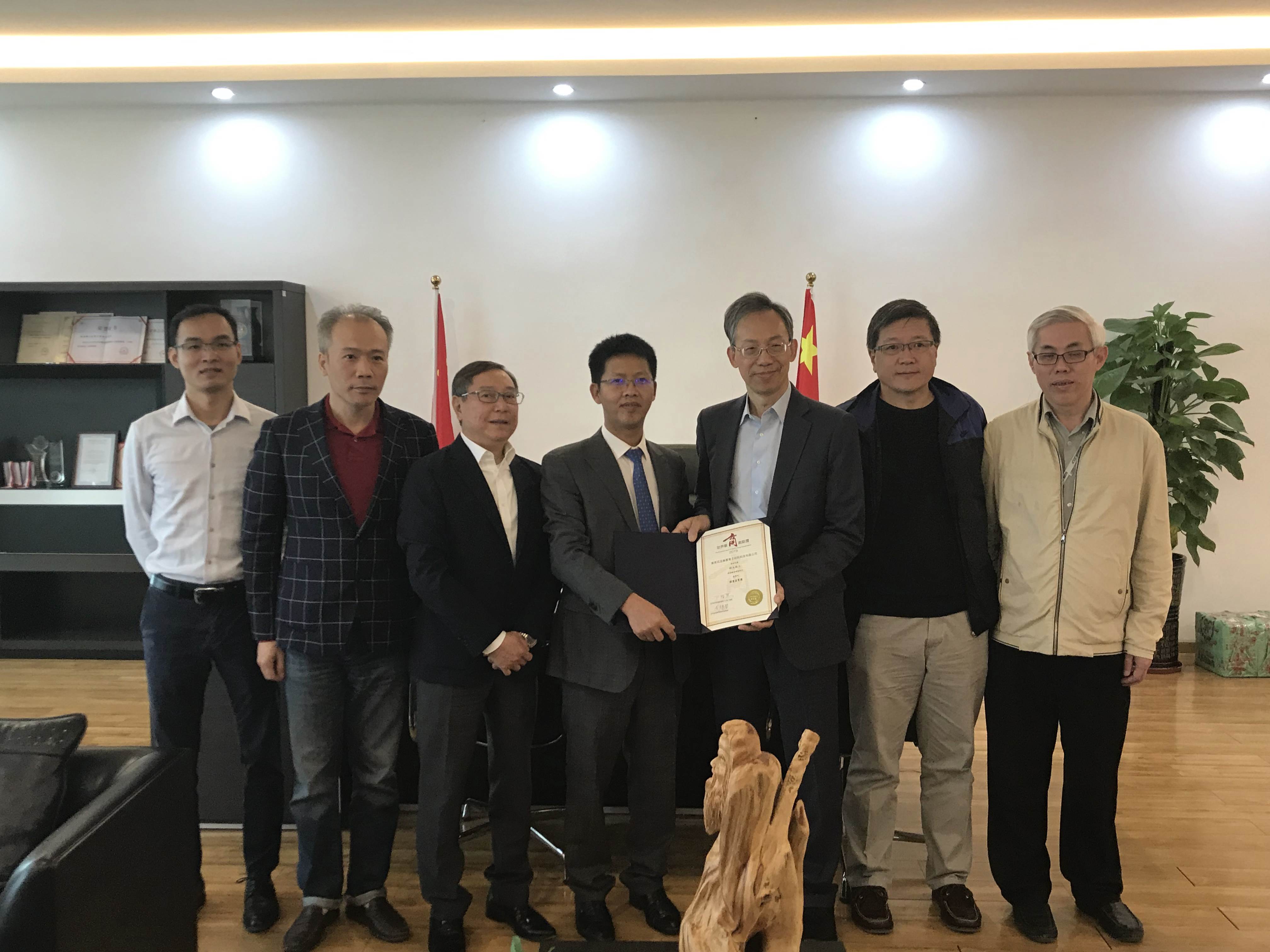 世界华商会周锦荣会长参观考察东莞珂洛赫慕电子材料科技有限公司